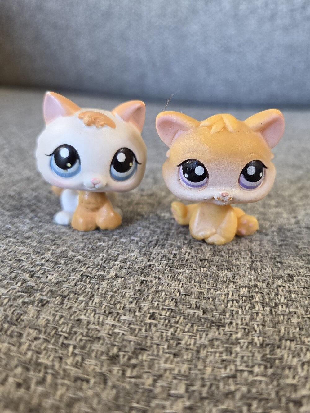2 kittens KITTEN CAT #114 and #134 Authentic Littlest Pet Shop bundle lot set
